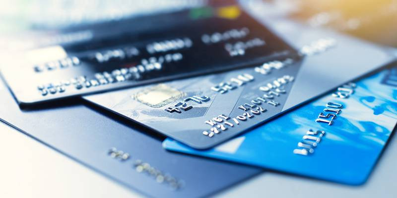 Carte de débit ou carte de crédit : quelle différence et quel usage pour vos paiements ?